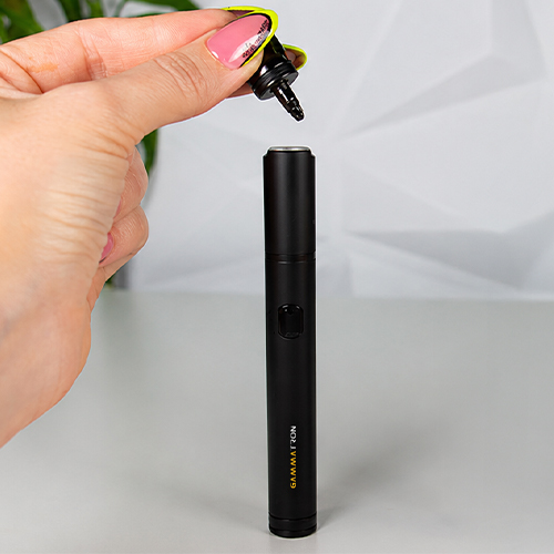 Tronian Gammatron Vaporizer, bei dem das Mundstück vom Gehäuse abgenommen ist.