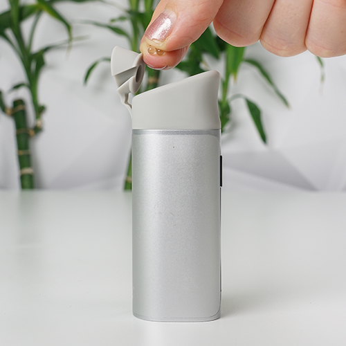 Yocan Black Pocket Konzentrat-Vaporizer – eine Nahaufnahme eines Vaporizers mit geöffnetem Mundstück