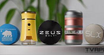 Reihe aus Metall Cannabis Grindern auf einem Tisch, mit Cali Crusher Homegrown, Zeus Bolt XL und SLX, plus zwei kompakte Grinder.