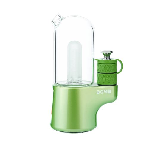 Seitenansicht des zusammengebauten Lime BOMB Magloud E Rig mit ergonomischem Griff und Glasteil für eine effiziente Verdampfung von Konzentraten.