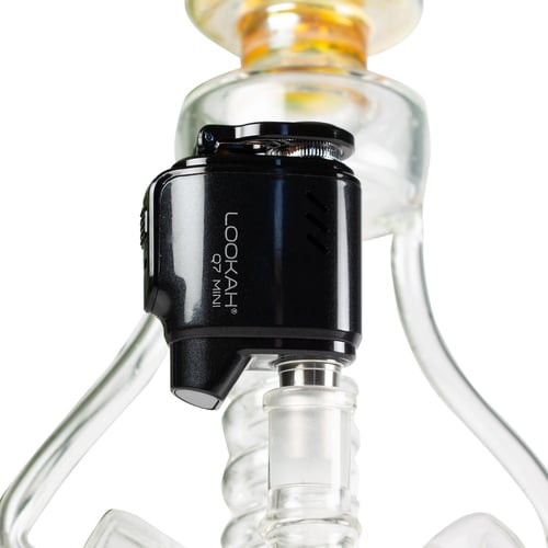 Q7 Mini von Lookah an ein Wasserteil angeschlossen