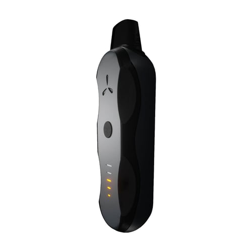 Seitenansicht des aufrecht stehenden AirVape XS Go mit ergonomisch gebogenem Gehäuse.