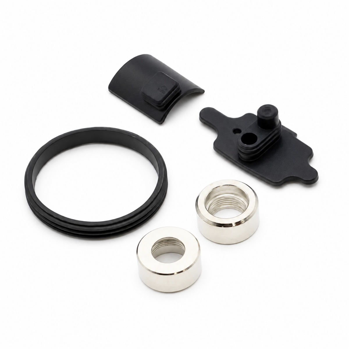 Inhalt des DaVinci ARTIQ Ersatzteil-Kits: zwei silberne Magnetringe mit Gewinde und drei schwarze Dichtungen