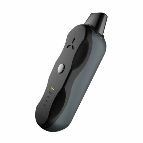 AirVape XS Go Kräuter-Vaporizer - Vorderansicht mit Mundstück, Einschaltknopf und LED-Anzeige.