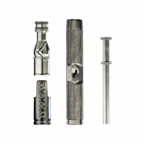 Nahaufnahme der stahlfarbenen DynaVap M7 Titan-Spitze für Kräuter-Vaporizer