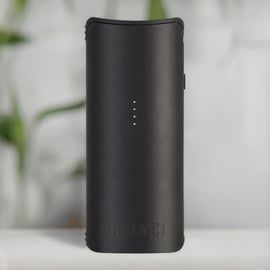 Tragbarer DaVinci MIQRO-C Kräuter-Vaporizer, Vorderansicht mit den 4 leuchtenden LED-Anzeigen
