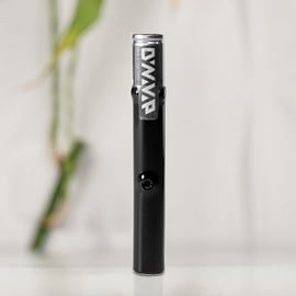 Schwarzer DynaVap G3 tragbarer Vaporizer, hergestellt in den USA aus Edelstahl, mit ergonomischem Design und effizienter Wärmeaktivierung für sanftes Cannabis-Vaporisieren – ideal für Enthusiasten, die viel unterwegs sind.