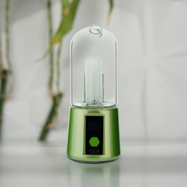 Vorderansicht des Lime BOMB Magloud E Rig, einem tragbaren elektrischen Dab Rig mit Glasbecher, Digitalanzeige und ergonomischer Basis für eine effiziente Konzentratverdampfung.