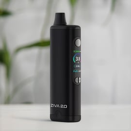 Yocan Ziva 2.0 Akku mit 510er-Gewinde – Vorderansicht mit eingeschaltetem TFT-Display