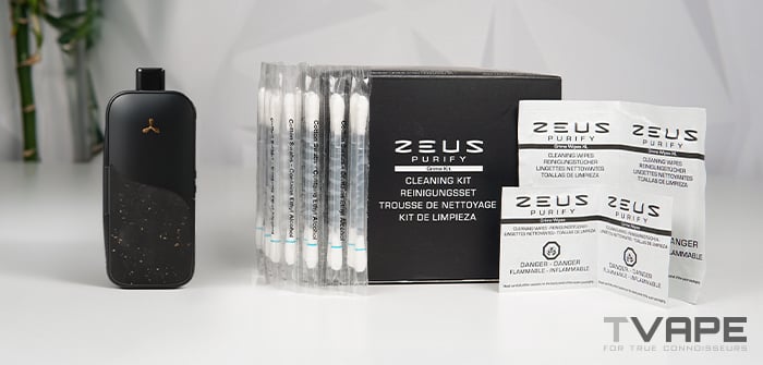 Der AirVape Legacy Pro 2 Vaporizer wird zusammen mit dem Zeus Purify Reinigungs-Kit für die gründliche Reinigung des Vaporizers gezeigt.