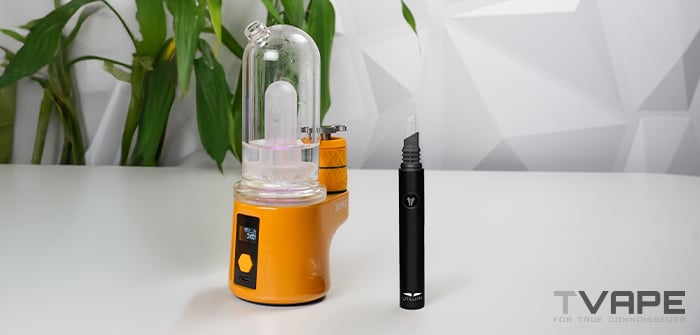 Bomb Sykloud E Rig zusammen mit dem Utillian Hot Wax Axe – einem Werkzeug zum Einfüllen von Konzentraten