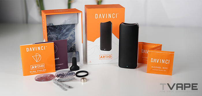 DaVinci Artiq 510 Thread Battery auf einem Tisch mit allem Zubehör