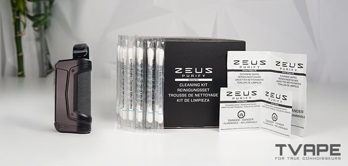 Der Ooze Duplex 2 Konzentrat-Vaporizer wird mit Zeus Purify Reinigungszubehör gezeigt.