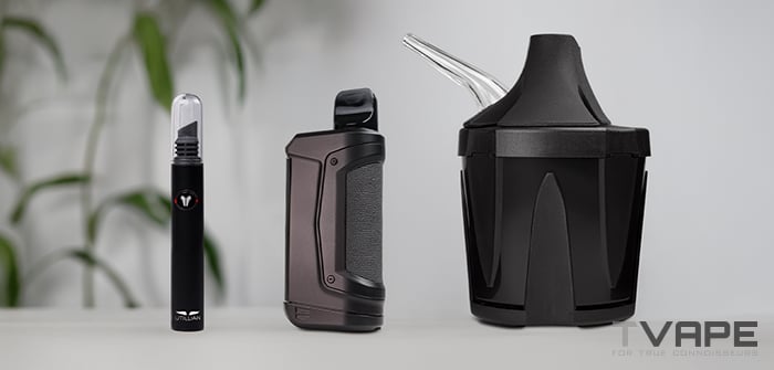Der Ooze Duplex 2 Konzentrat-Vaporizer wird mit dem Utillian Hot Wax Axe Dab-Werkzeug zum effizienten Einfüllen von Konzentraten und Zeus Iceborn zur Kühlung des Dampfes gezeigt.