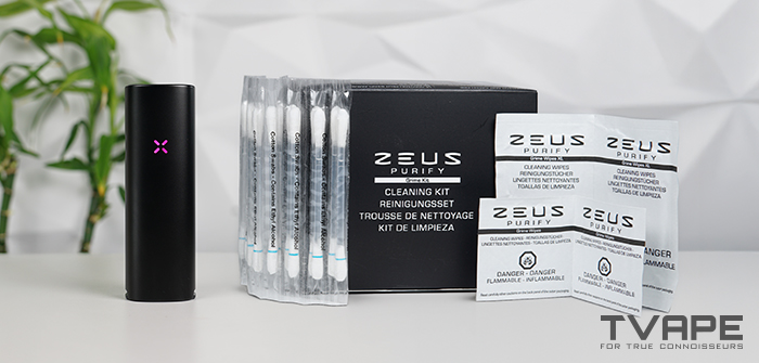Der Pax 4 Vaporizer ist neben dem Zeus Purify Reinigungskit gezeigt