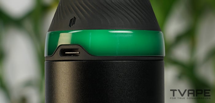Puffco Proxy Core Dab Pen – eine Nahaufnahme des USB-C-Ladeanschlusses am Puffco Core Wax Pen