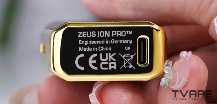 Nahaufnahme des USB-C-Anschlusses des Zeus Ion Pro