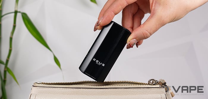 Zeus Arc S2 wird für die Nutzung unterwegs in eine Tasche gepackt