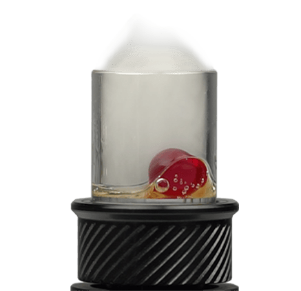 Glaskammer mit roter Terp-Perle und Konzentrat im Vaporizer-Atomizer für optimierte Dampfproduktion