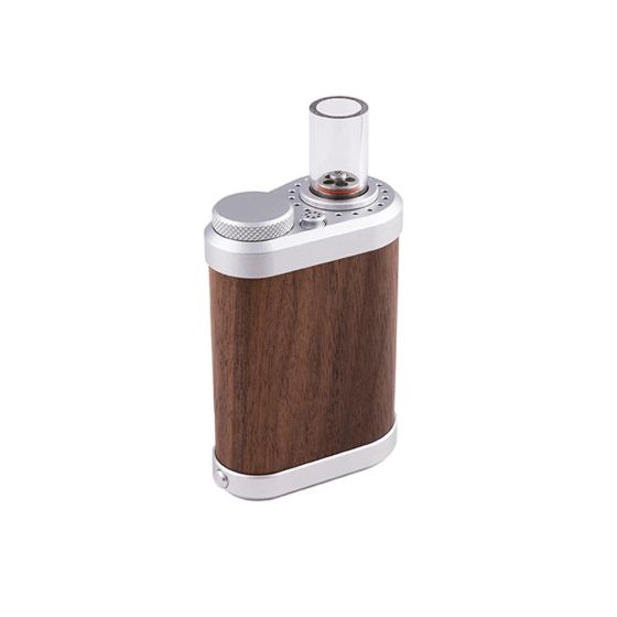 Tinymight 2 Vaporizer mit Holzgehäuse und Metallteile, ausgestattet mit einem Glasmundstück und einem Steuerknopf oben. 