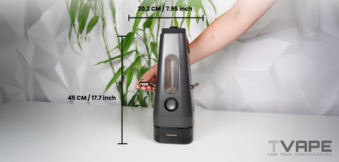AirVape Enso – Größenvergleich mit Maßskalen, die eine Höhe von 45 cm und eine Breite von 20,2 cm zeigen